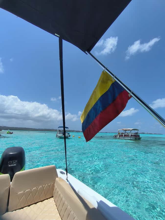 San Andres: Private San Andres Bay Tour by Luxury Speedboat - El Palito’s Shallow Sand and White Watta’s Sea-of-Seven-Colors Pool