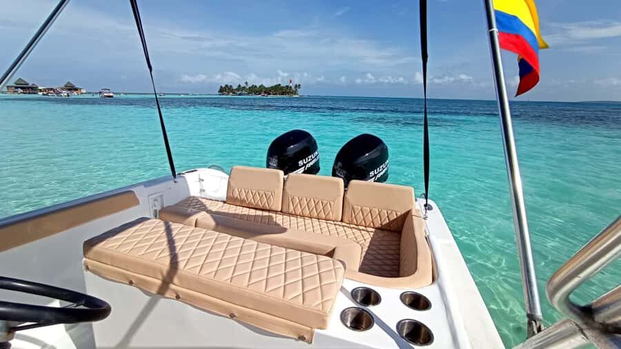 San Andres: Private San Andres Bay Tour by Luxury Speedboat - From Muelle de la policía to a Fast Photo Start