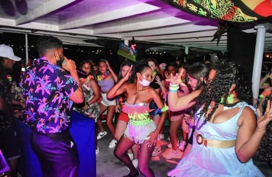 San Andres: White Party on boat with open bar, dinner and dancers! - Marina Portofino Pickup: Where the White Night Starts