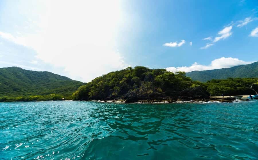 Santa Marta and Tayrona Park Day Trip - Guide and language: English is listed, but Spanish may run the show
