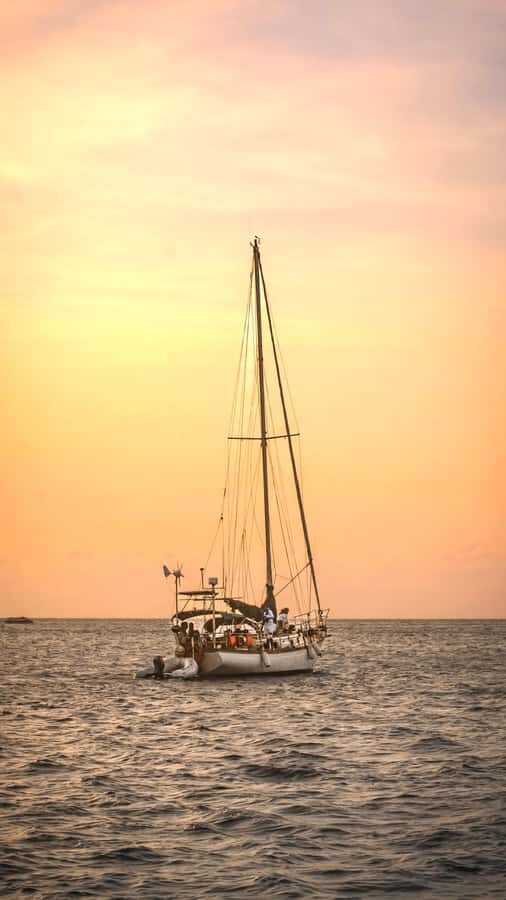 Santa Marta Bay: Sunset on a sail boat - FAQ