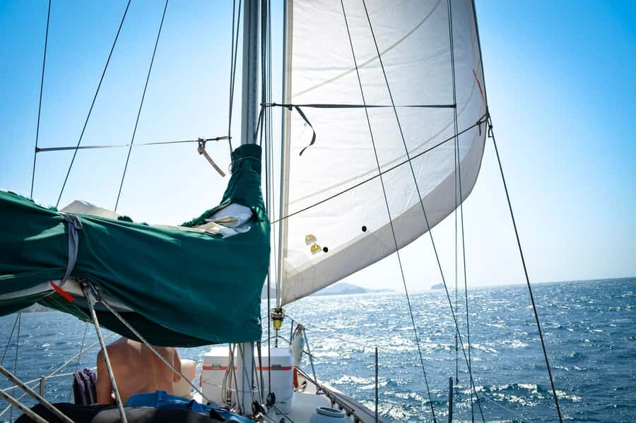 Santa Marta: Sunset Cruise Around the Bay - Sailing Around the Bay: What the First Hour Feels Like
