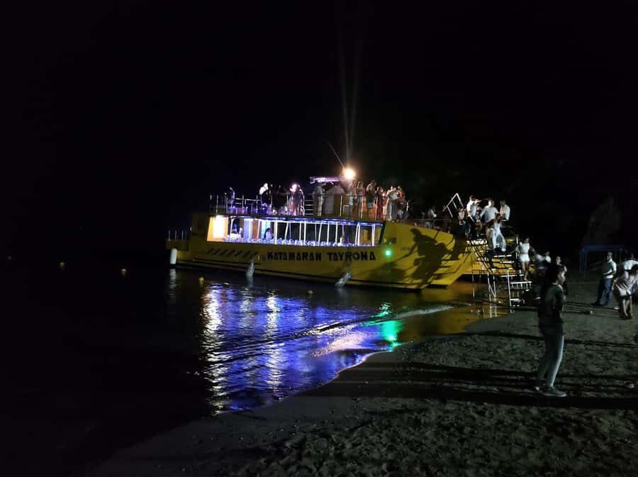 SANTAMARTA: White Night Tour in Katamaran with open bar - Price vs. What You Actually Get for $55