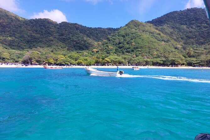 Tayrona by sea - Bay of Cinto beach time, Old Mother, and crab-filled river mouth