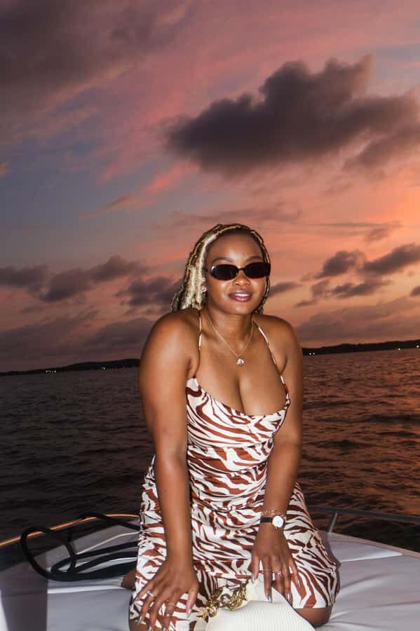 The best sunset tour in the bay: Open bar party & fun - Entering the Cartagena sunset hour from a sport boat