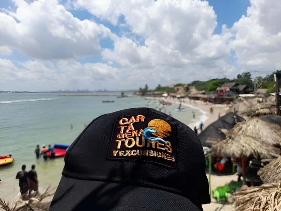 Tierra bomba: Typical beachday to Punta Arena! - Vendors and payments: keep your day smooth