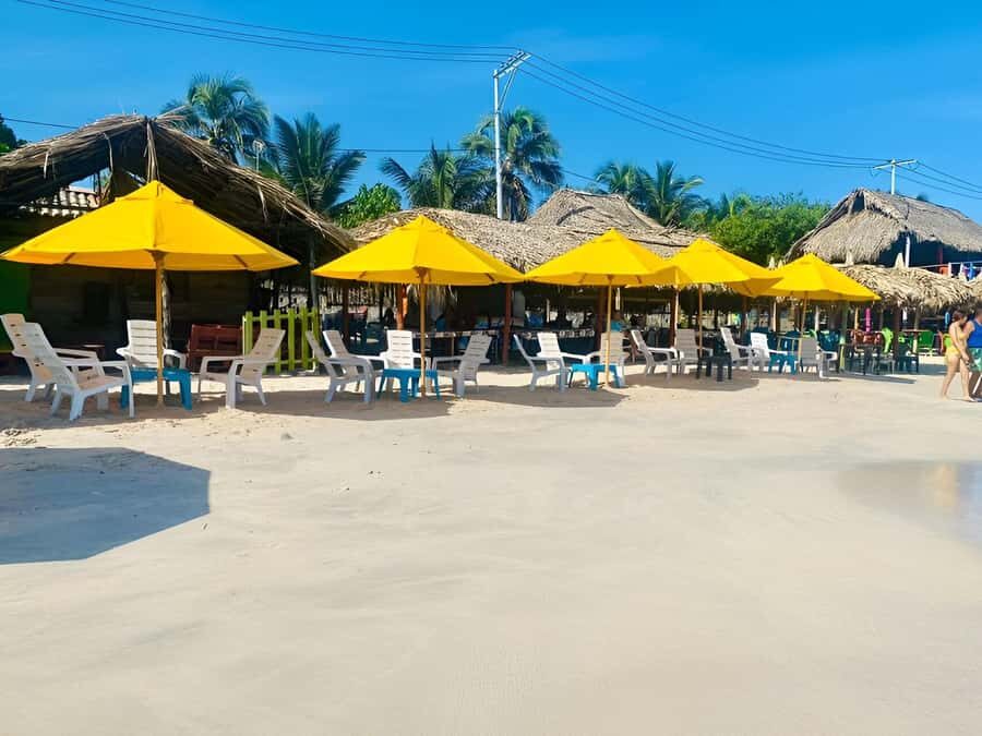 Tierra bomba: Typical beachday to Punta Arena! - Activities on the island: what to expect if you want extras