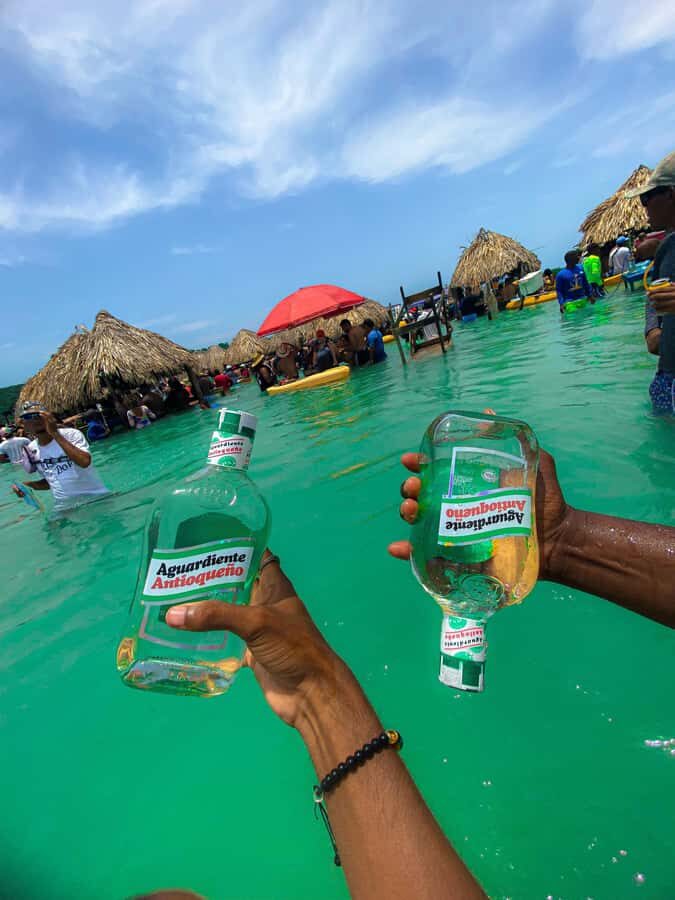 Tour a la isla de las fiestas Cholon - Safety and comfort: the bouncy parts you should plan for