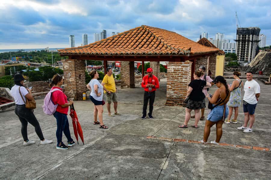 Tour Compartido al Castillo San Felipe de Barajas Cartagena - Getsemaní Streets to the Pedro Heredia Bridge: How Resistance Becomes Route Logic