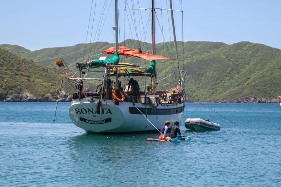 Tour en Velero a Bahía Concha Parque Tayrona - Meeting the day: the SONATA SAILBOAT and the Santa Marta marina