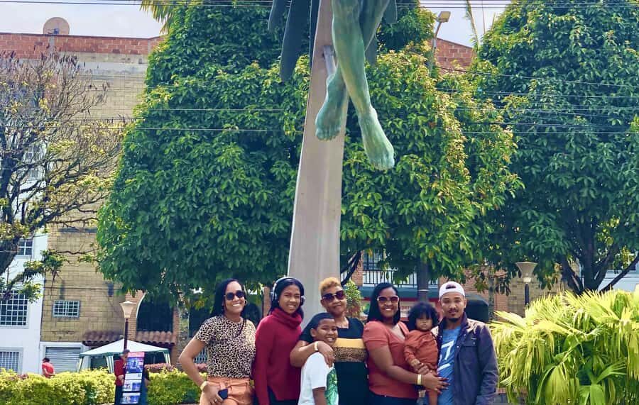 Tour Guatapé - Piedra del Peñol with departure from Medellín - Piedra del Peñol: climb it, skip it, and still get your payoff