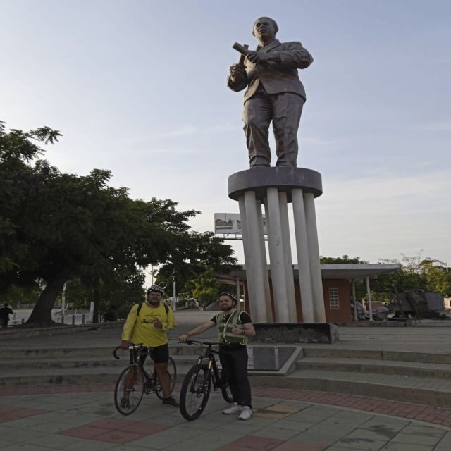 Tour in bike in Barranquilla - Joe Arroyo Statue: a music stop that feels personal