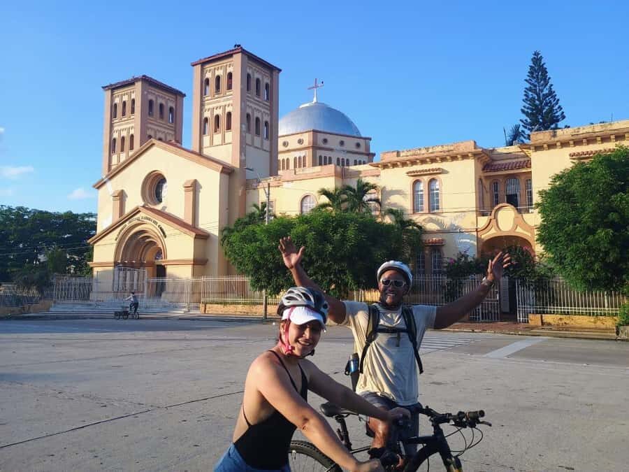 Tour in bike in Barranquilla - Edgar Rentería and Elias Chegwin: why sports matters here
