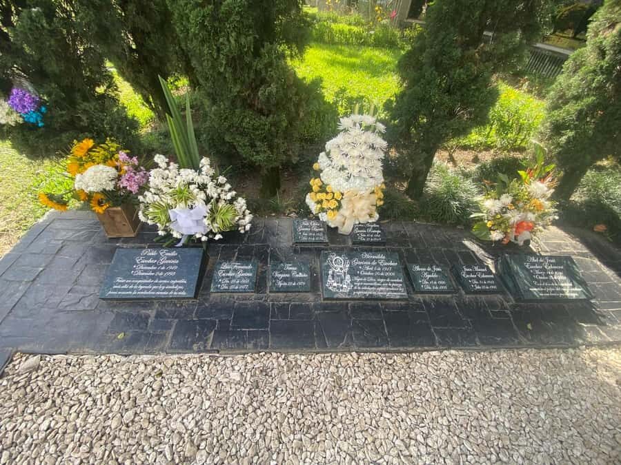 Tour Medellín: Pablo Escobar and Commune 13 - Escobar’s Cemetery: Reflection on Impact and Legacy