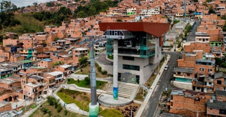Tour Medellín: Pablo Escobar and Commune 13 - Artisanal Crafts, Local Palette, and Your Drink of Choice