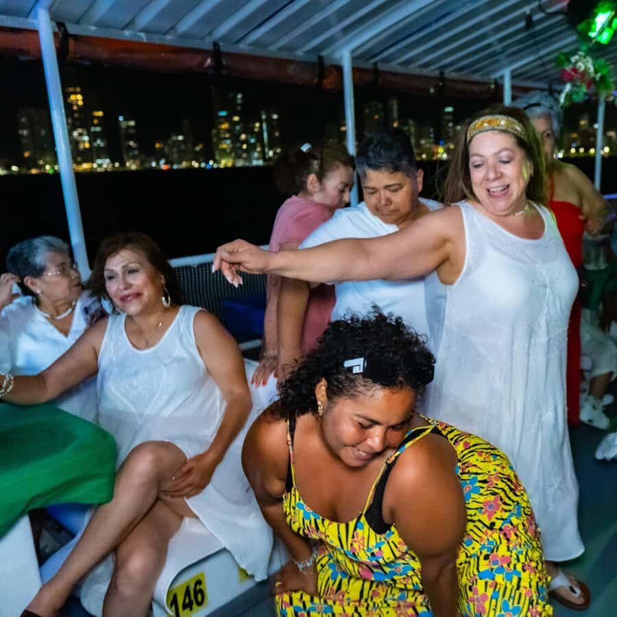White Night Boat Party: Dinner Buffet, Dancing and Open Bar - Group Vibe: Shared Tables and the Social Trade-Off